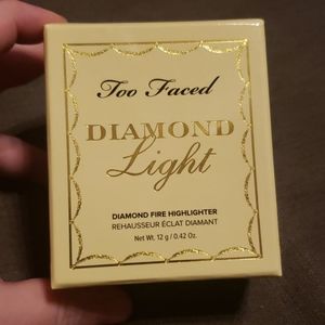 Too faced Diamond Light